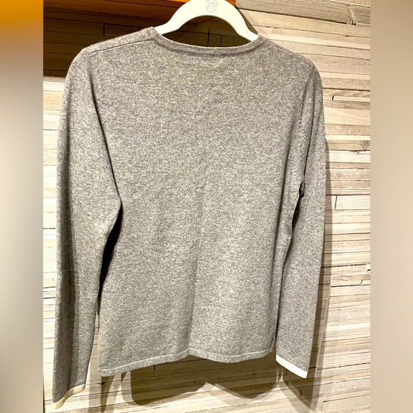 100% Cashmere Rene Lezard women’s light grey sweater with cream reindeer & trim - Picture 2 of 4